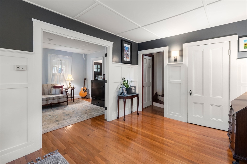 49 Hoppin Hill Ave