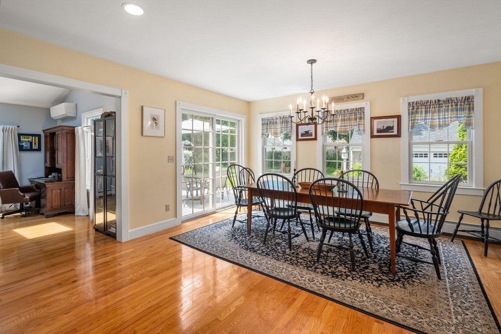 49 Hoppin Hill Ave