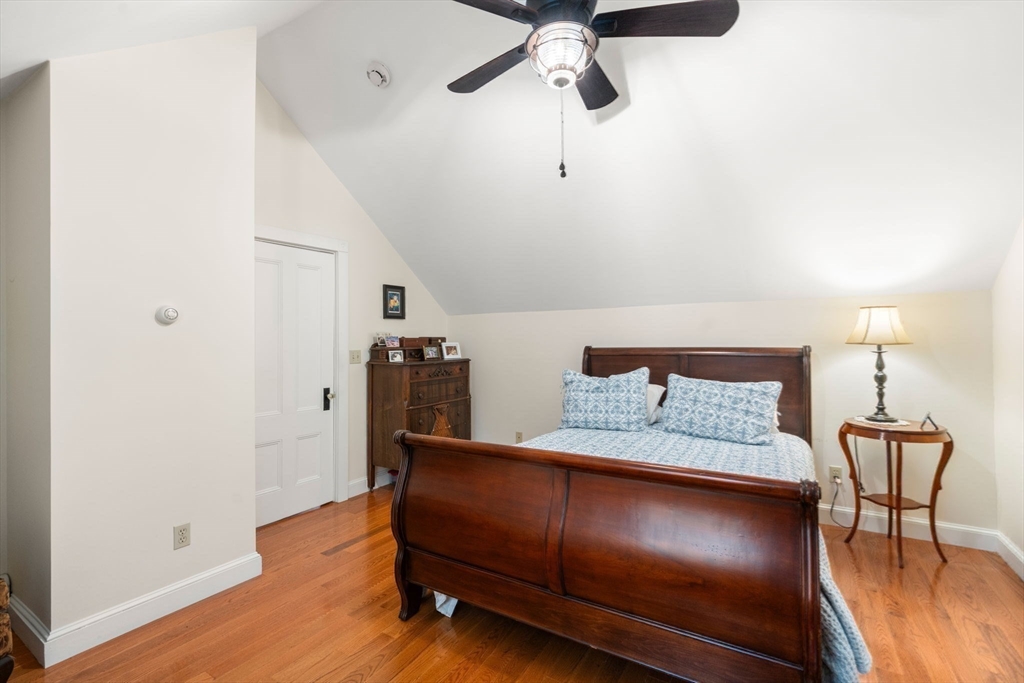 49 Hoppin Hill Ave