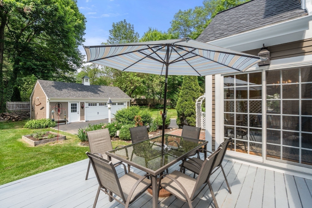 49 Hoppin Hill Ave