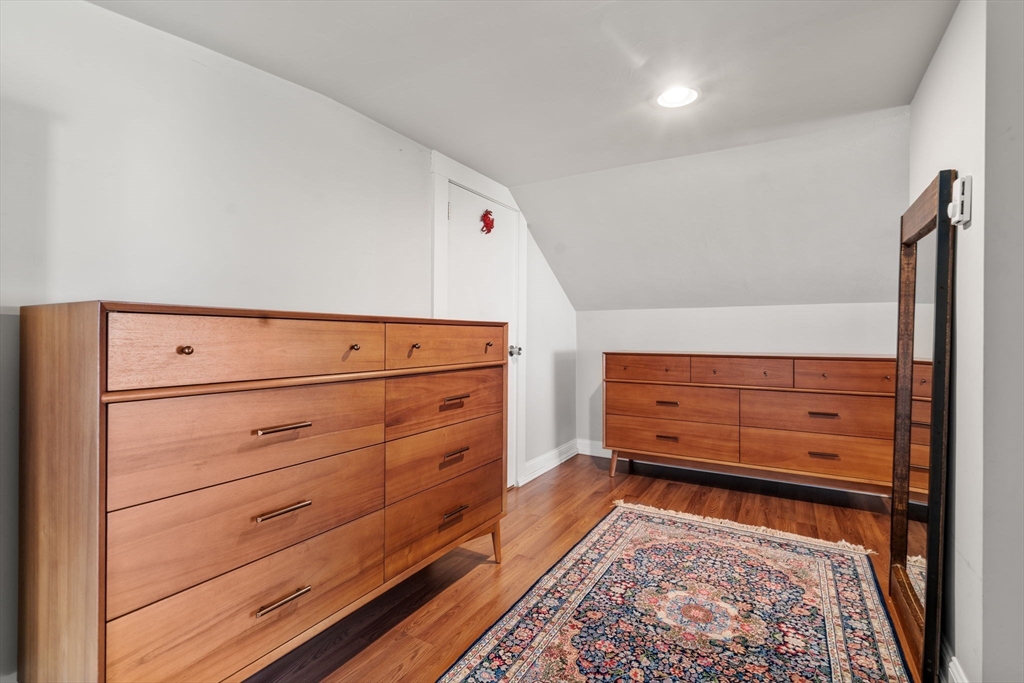 47 Connell St