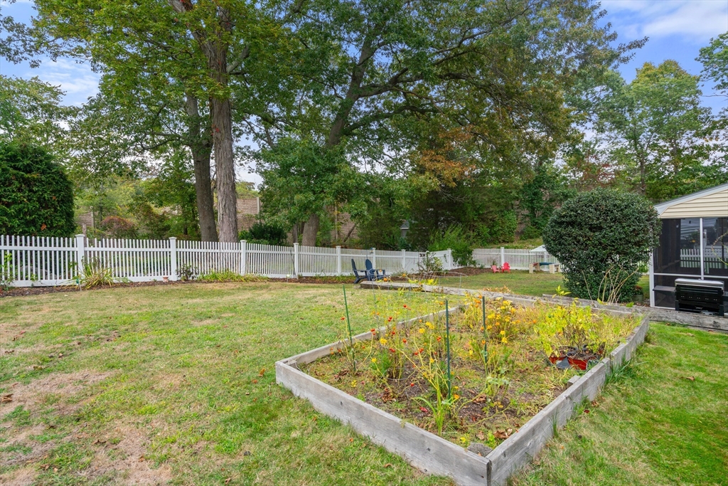24 Pond Farm Rd