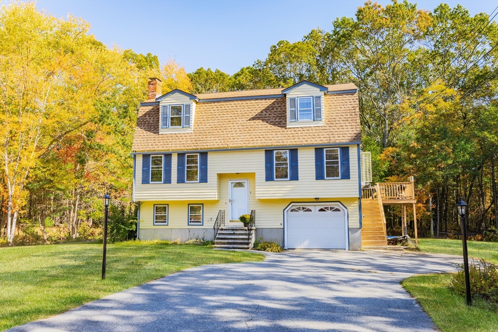 9 Laurie Ann Ln