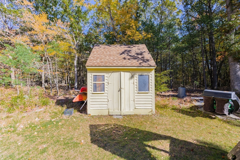 9 Laurie Ann Ln