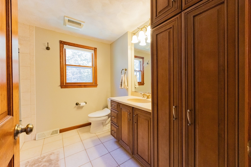 9 Laurie Ann Ln