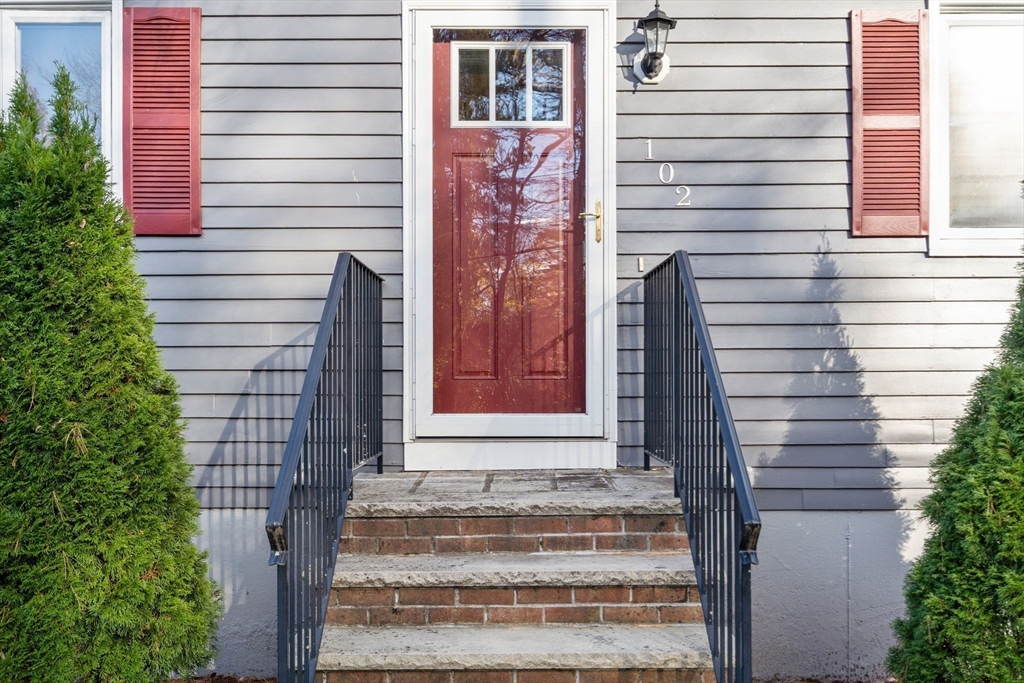 102 Montgomery Ave