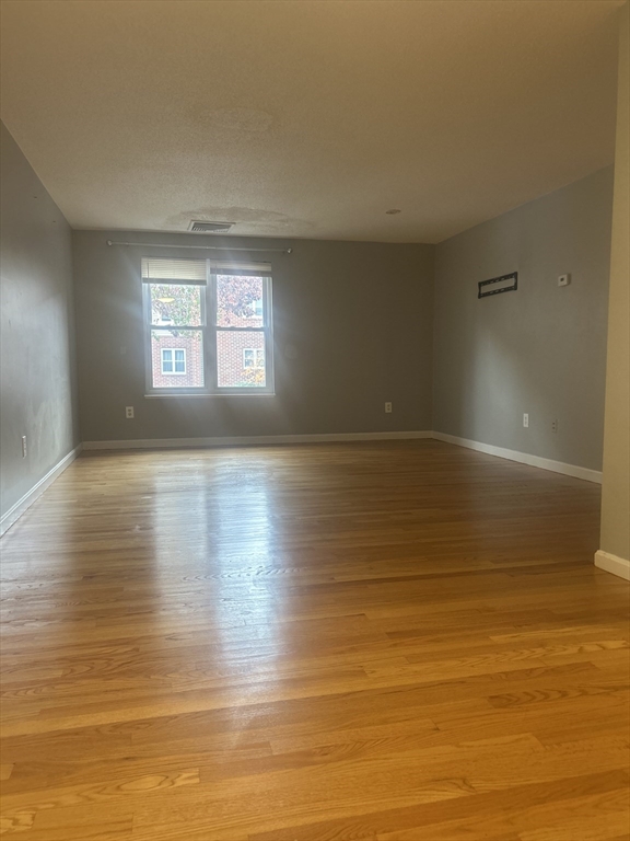 35 Longworth Ave # 17