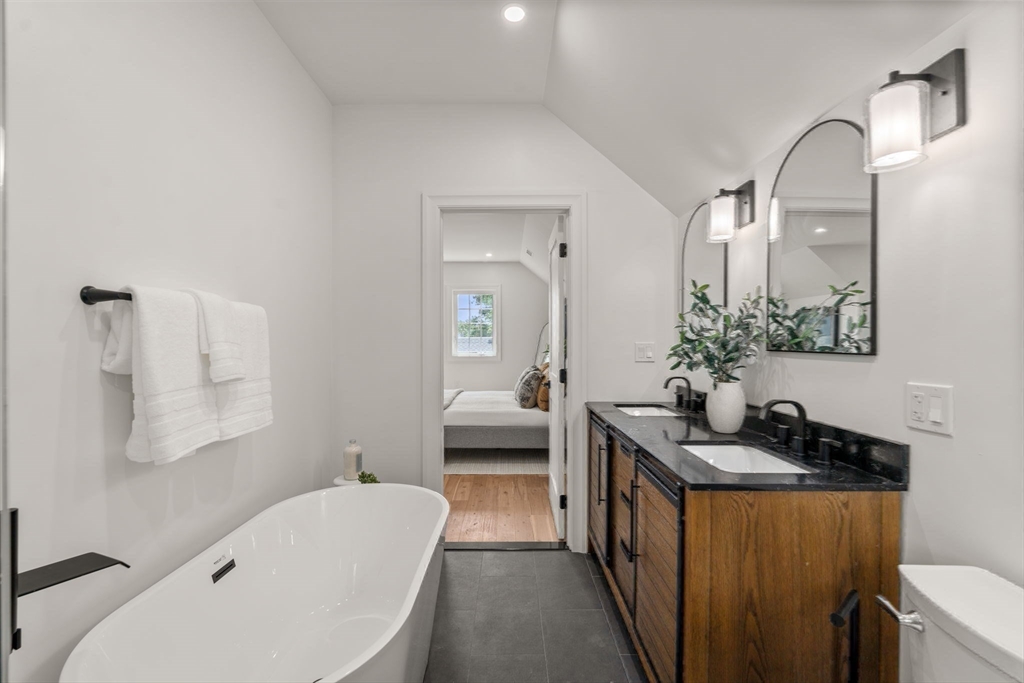 1427 Quincy Shore Dr