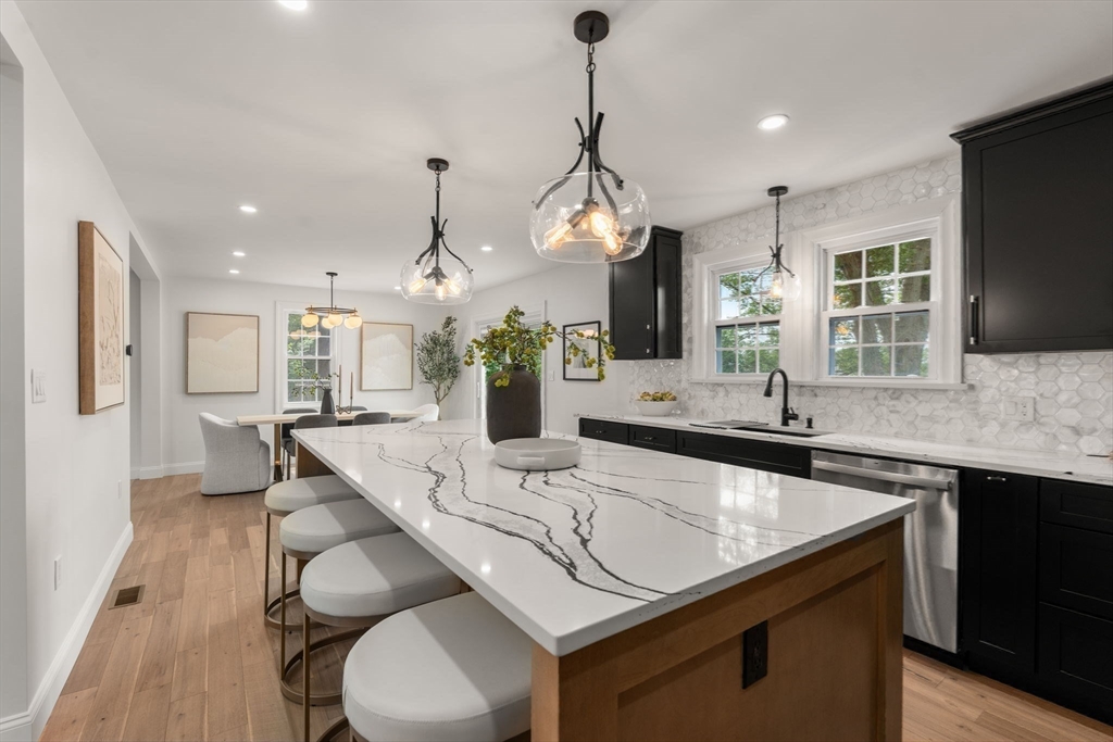 1427 Quincy Shore Dr