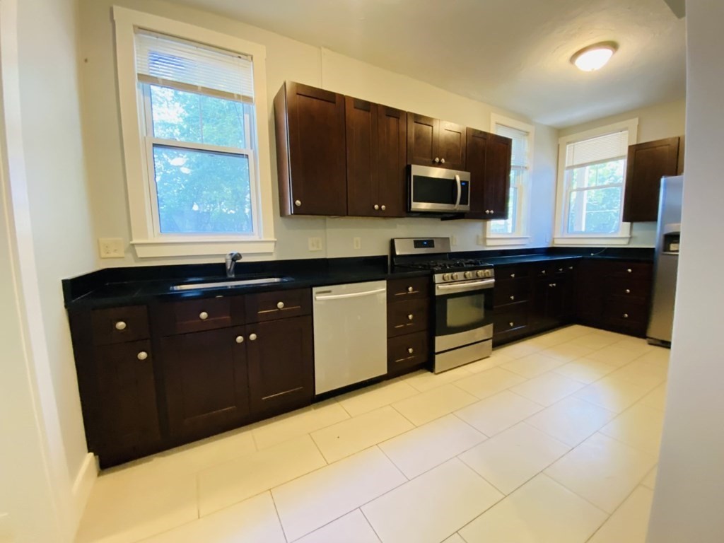 27 Curve St # 1