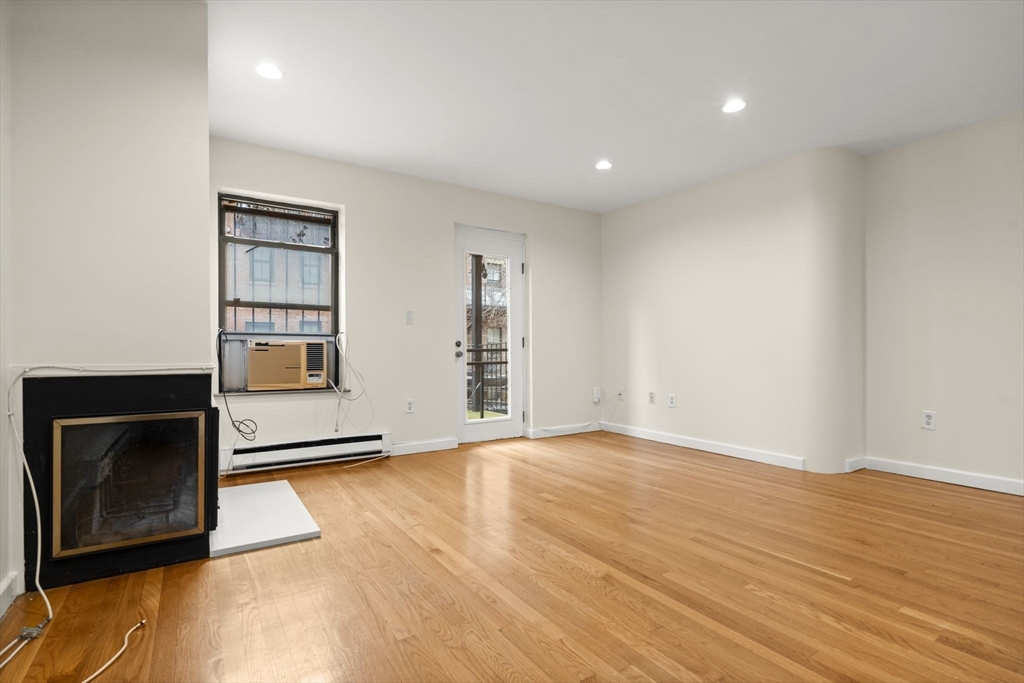 18 East Springfield St # 3 Unit: 18-3