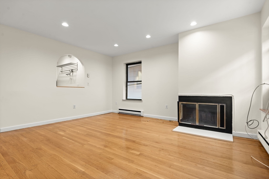 18 East Springfield St # 3 Unit: 18-3