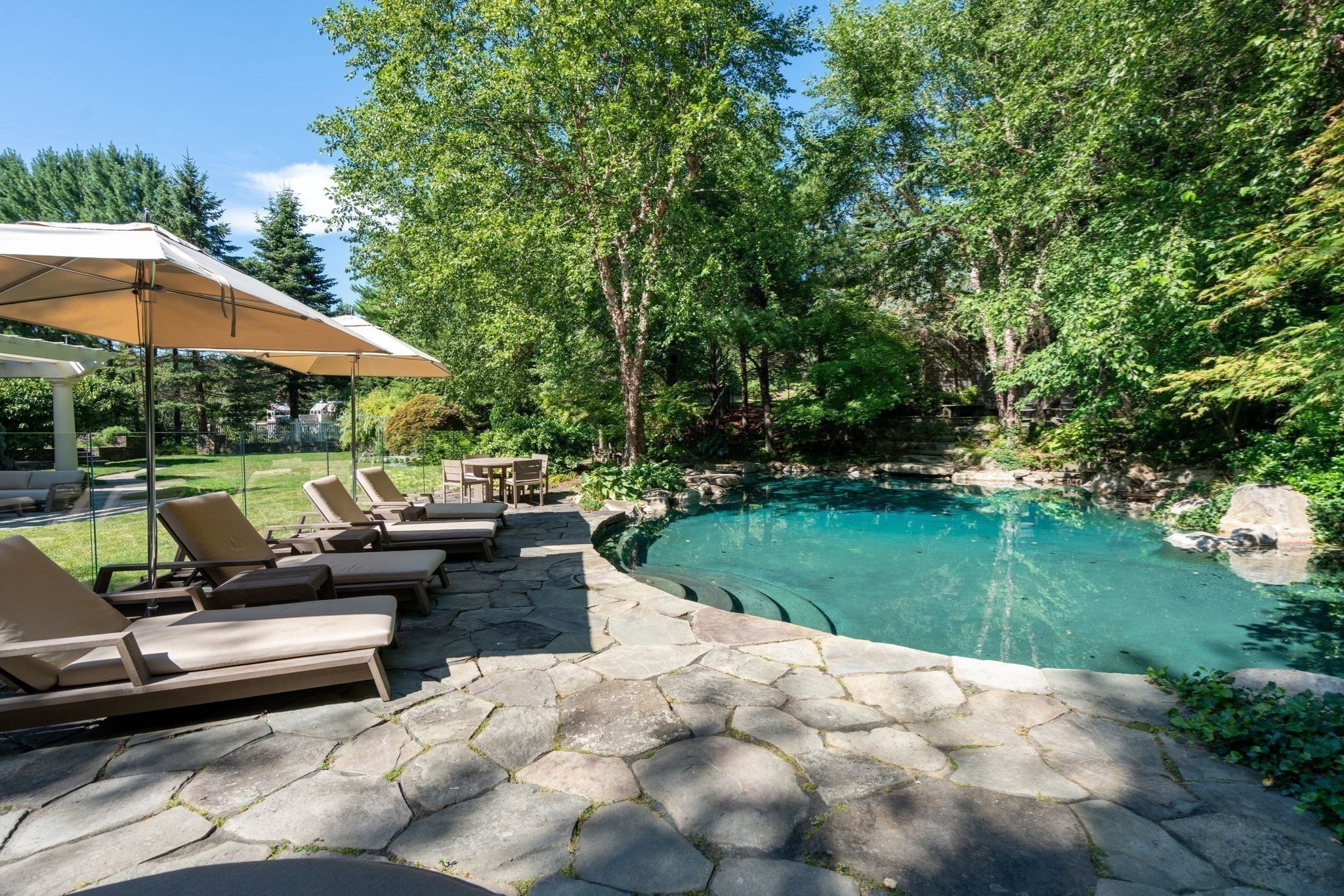 9 Stonegate Dr