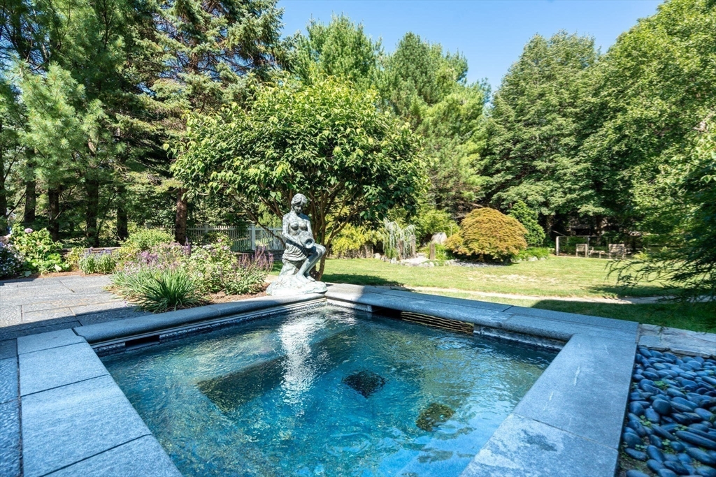 9 Stonegate Dr