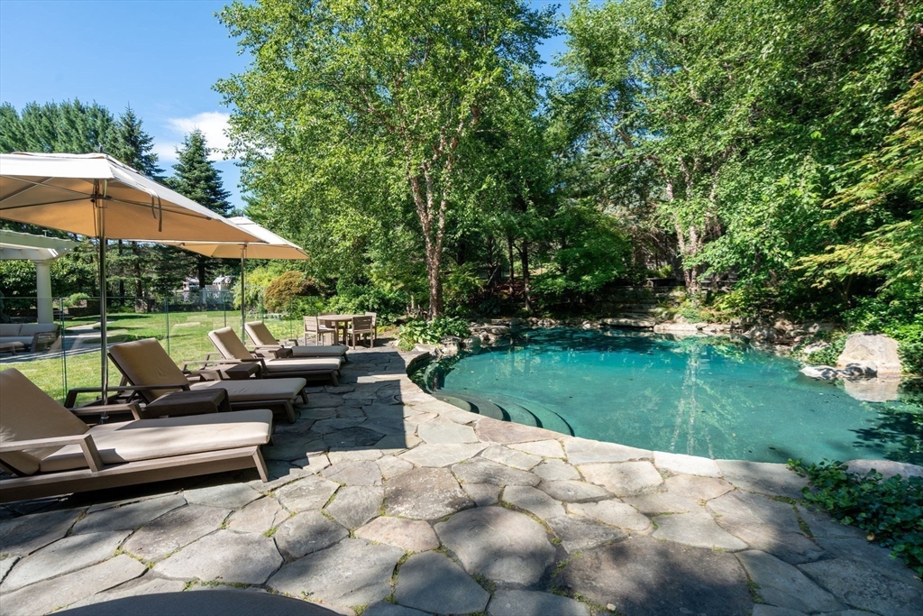 9 Stonegate Dr