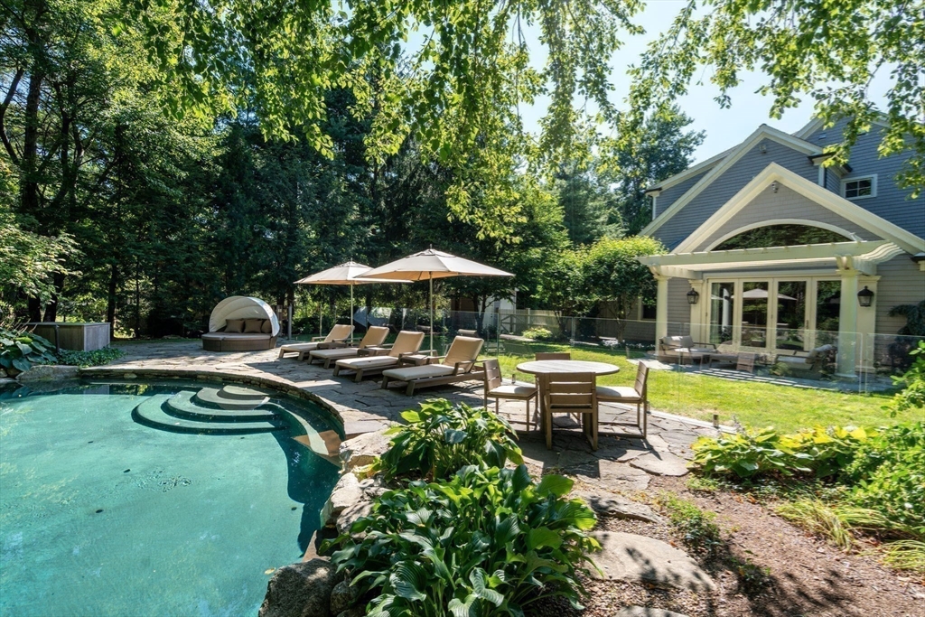 9 Stonegate Dr