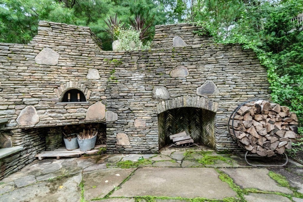9 Stonegate Dr