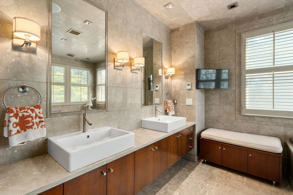 9 Stonegate Dr