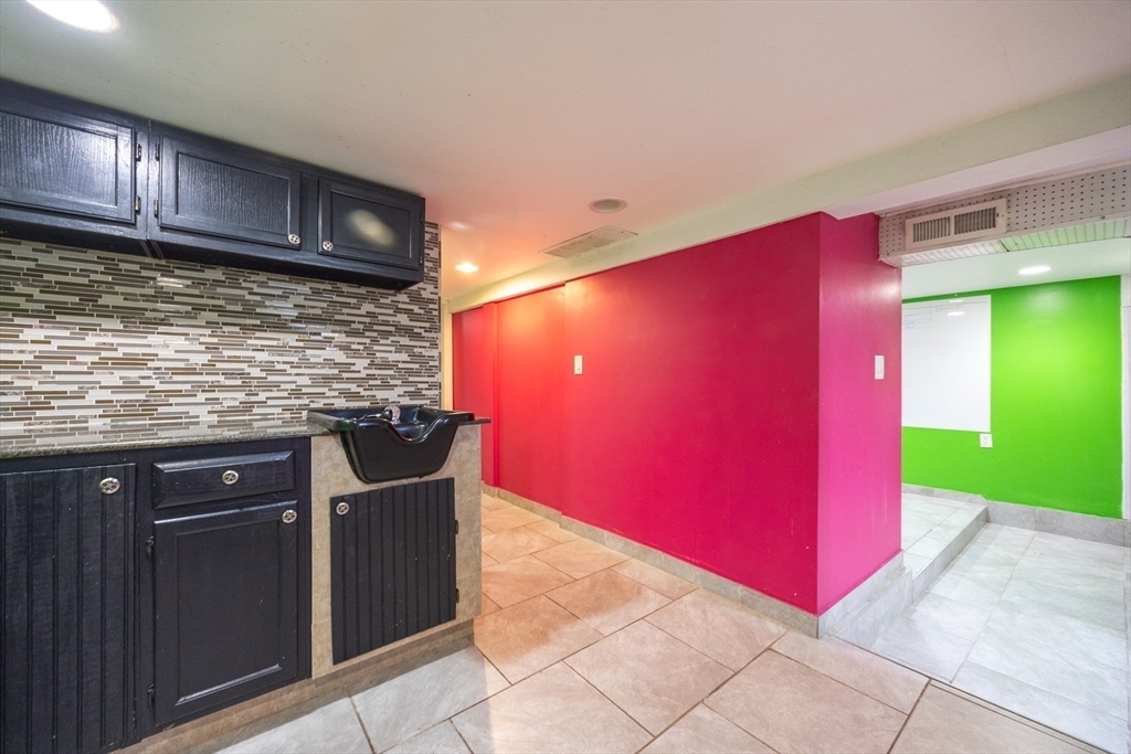 111 W Ashland St