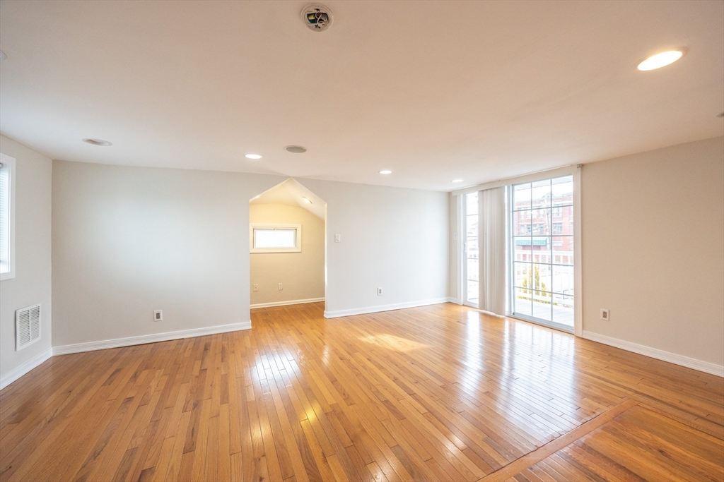 111 W Ashland St
