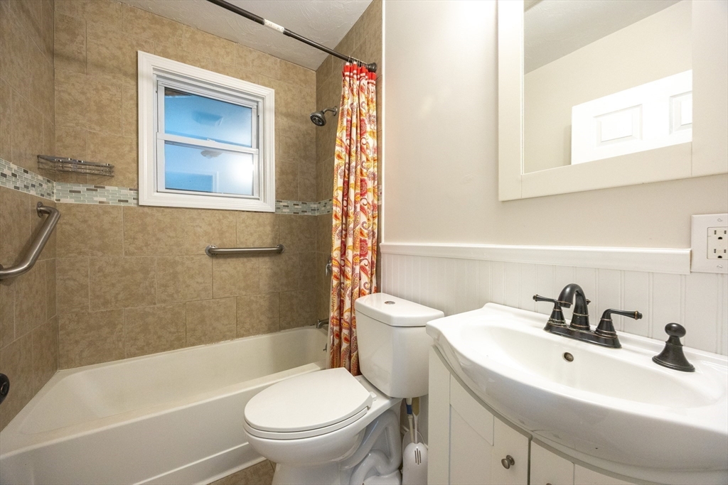 111 W Ashland St