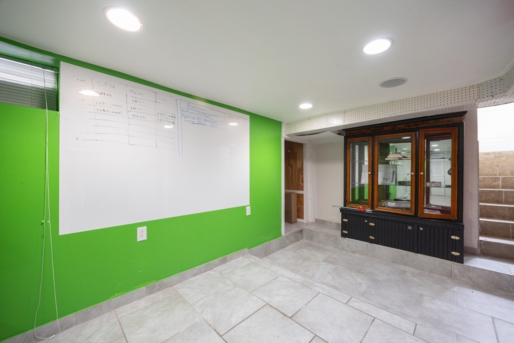 111 W Ashland St