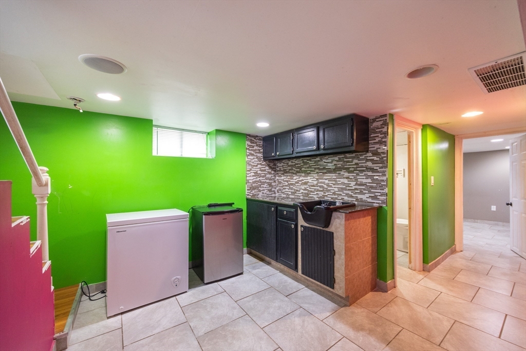 111 W Ashland St