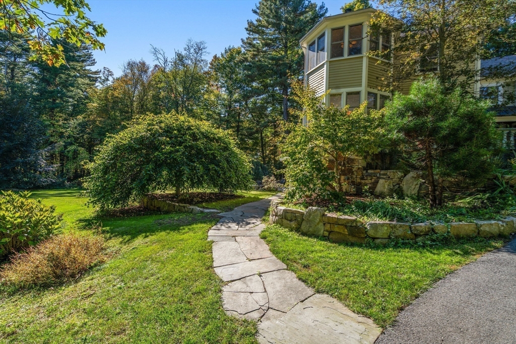 39 Westbrook Ln