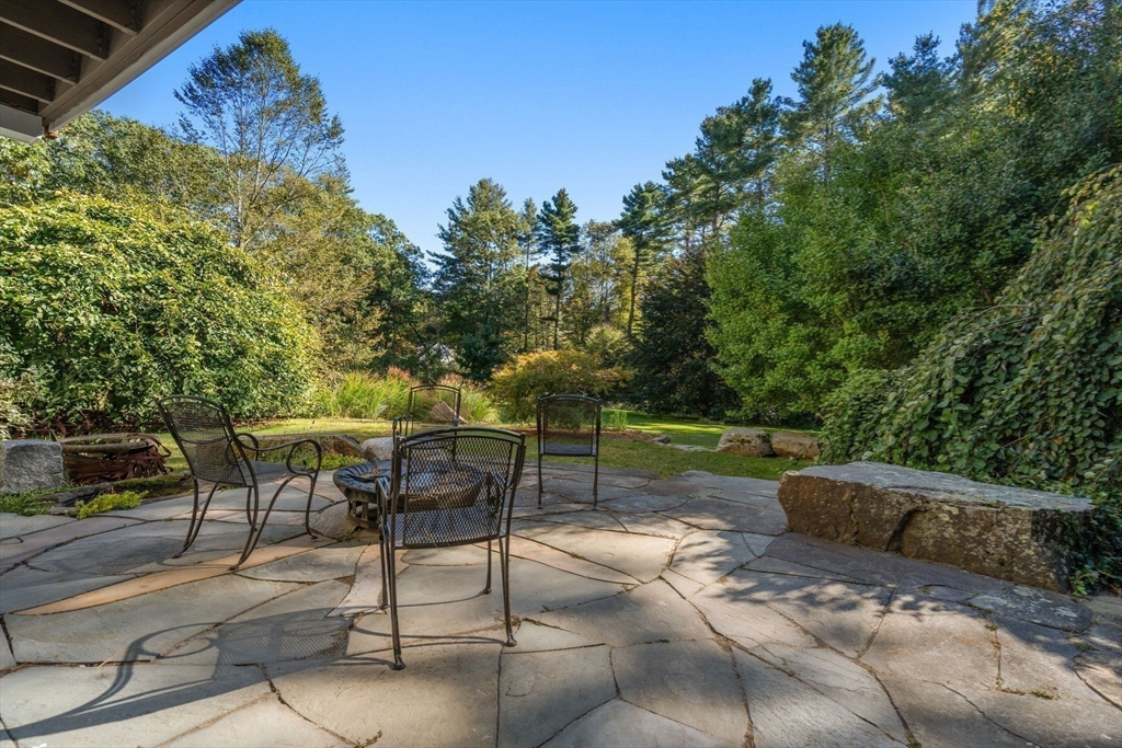 39 Westbrook Ln
