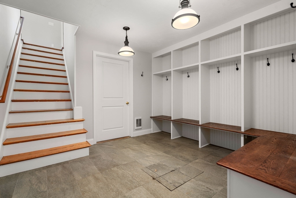 85 Schoolmaster Ln