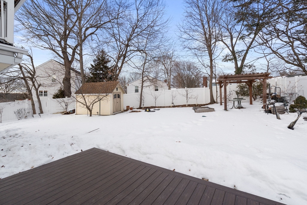220 E Cross St