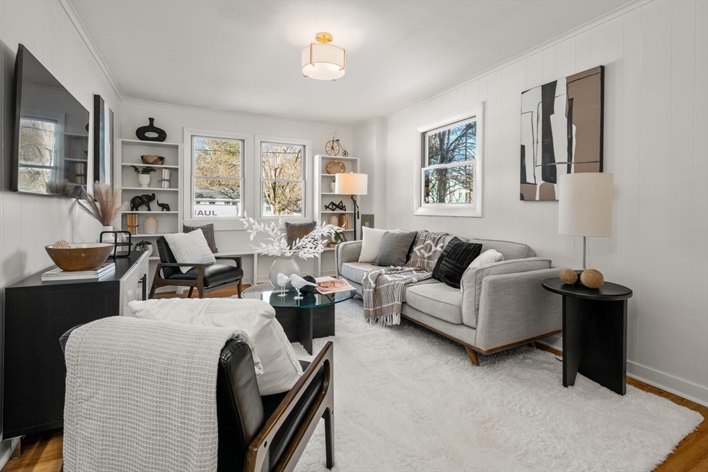 53 Regal St