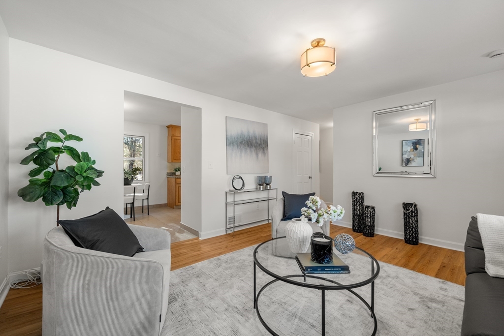 53 Regal St