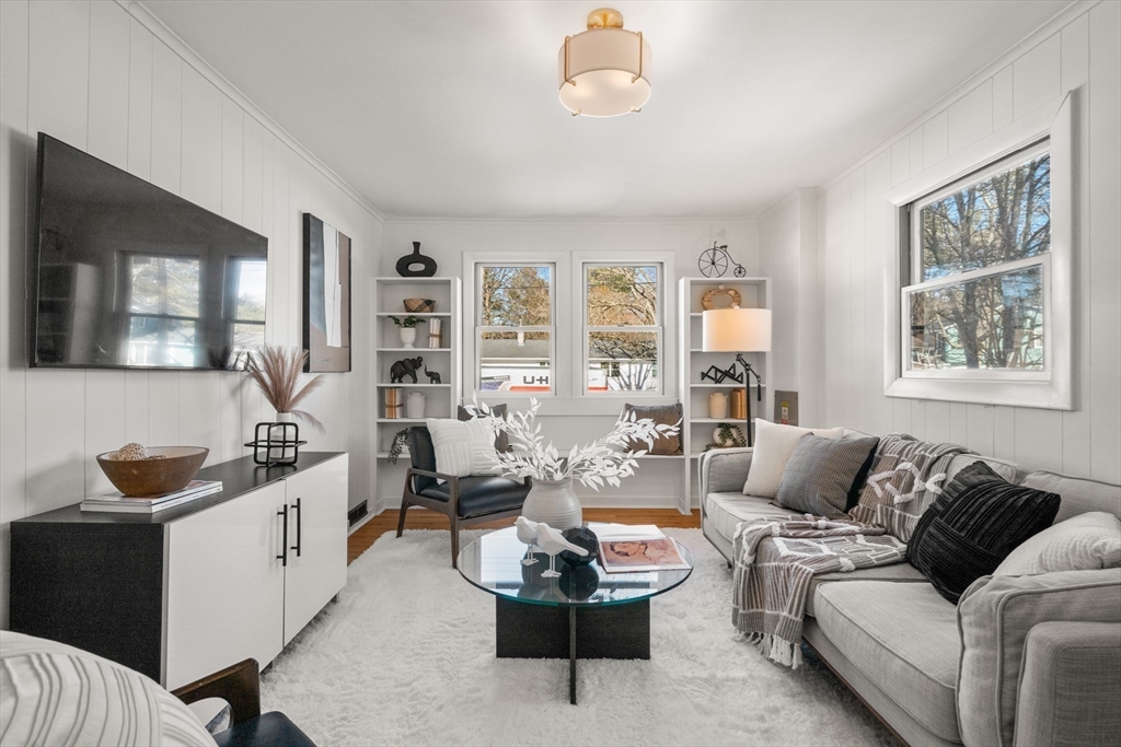 53 Regal St
