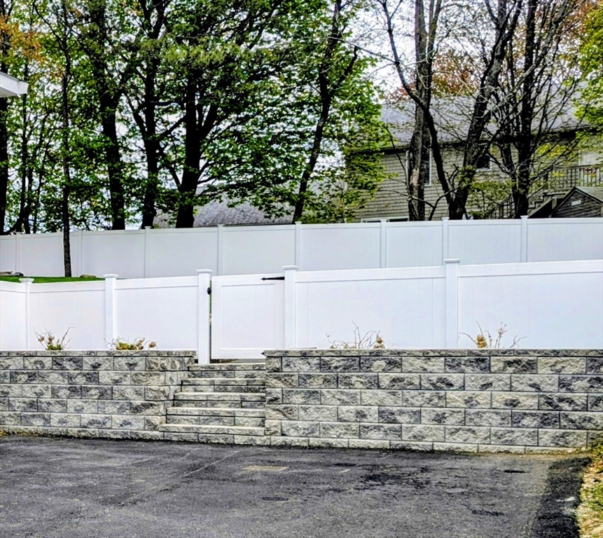 38 Irving Dr