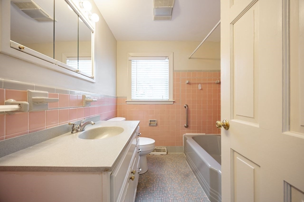 15 Alroy Rd
