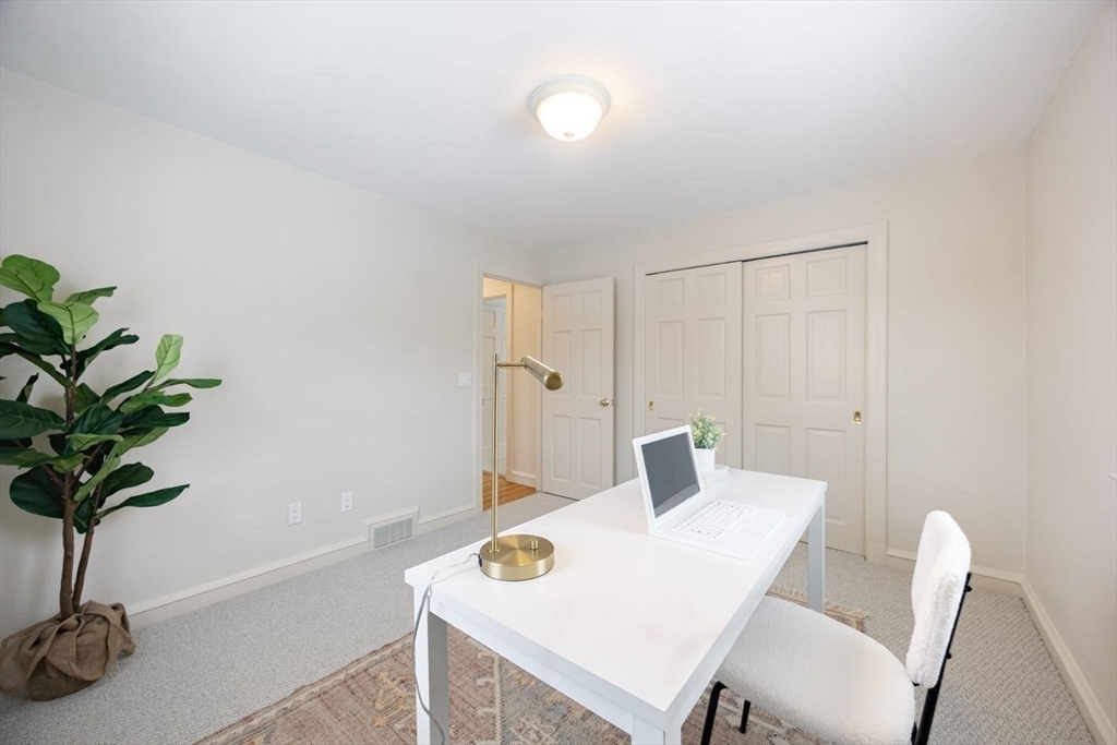 15 Alroy Rd