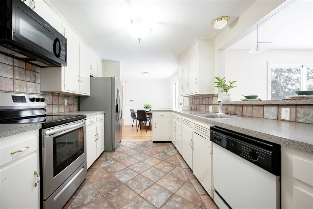 15 Alroy Rd