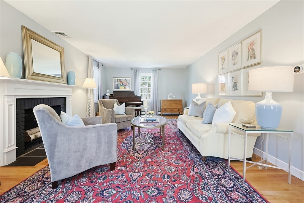 6 Colburn Circle