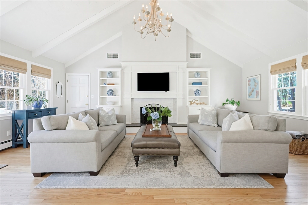 6 Colburn Circle