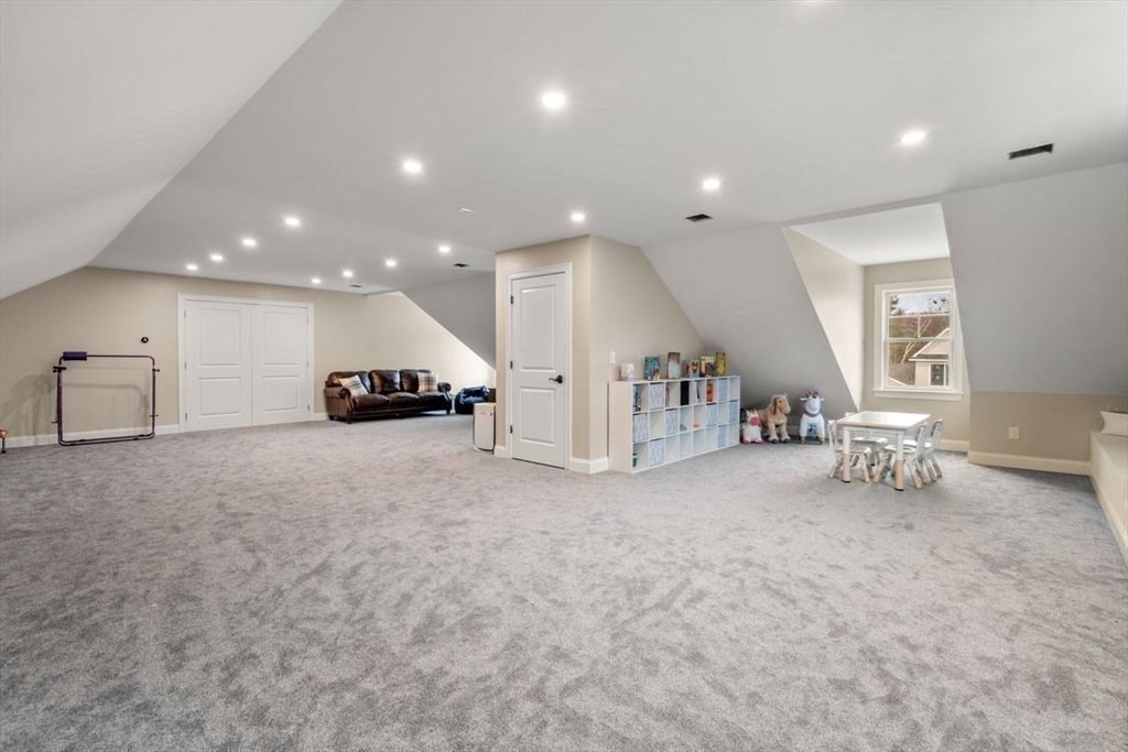 11 Briarwood Dr