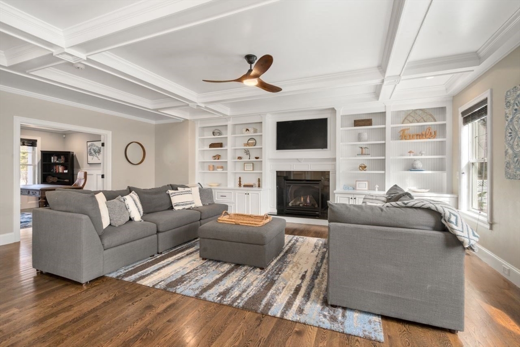 11 Briarwood Dr
