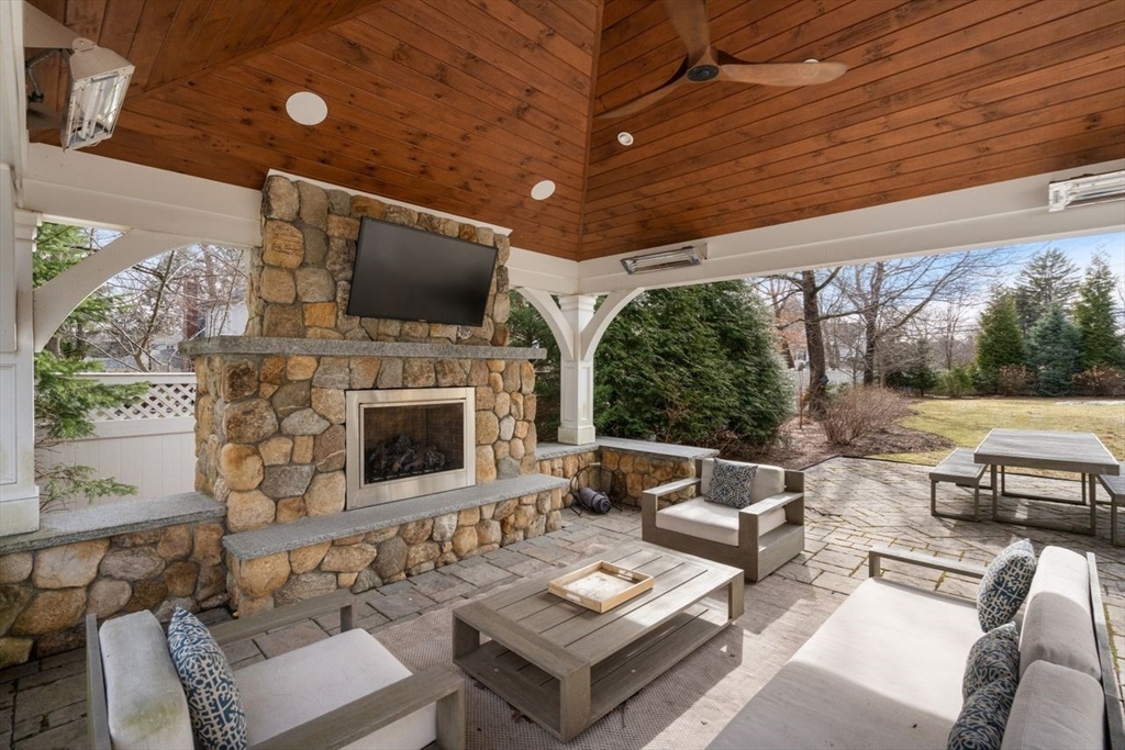 11 Briarwood Dr