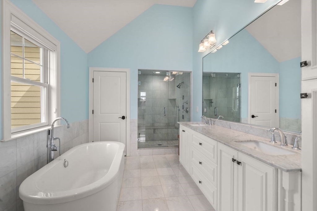 11 Briarwood Dr