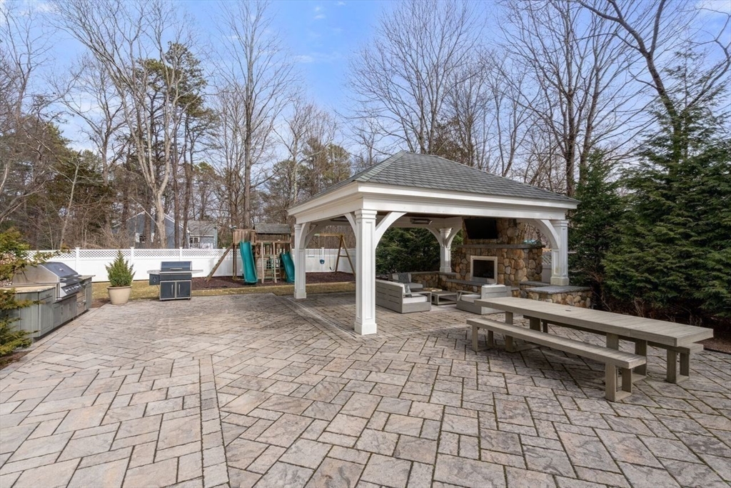 11 Briarwood Dr