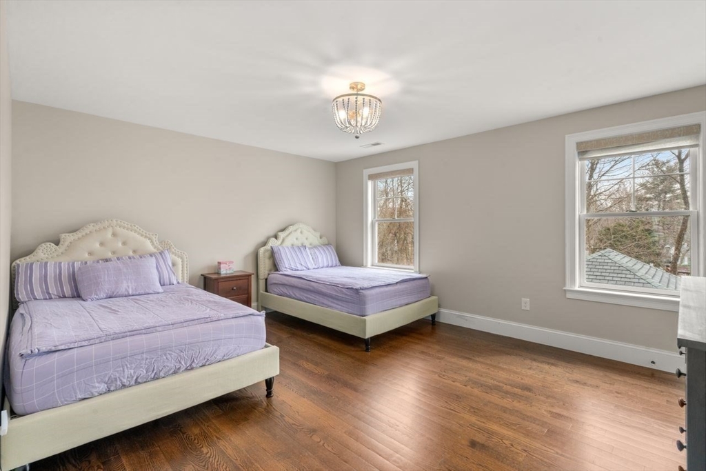 11 Briarwood Dr