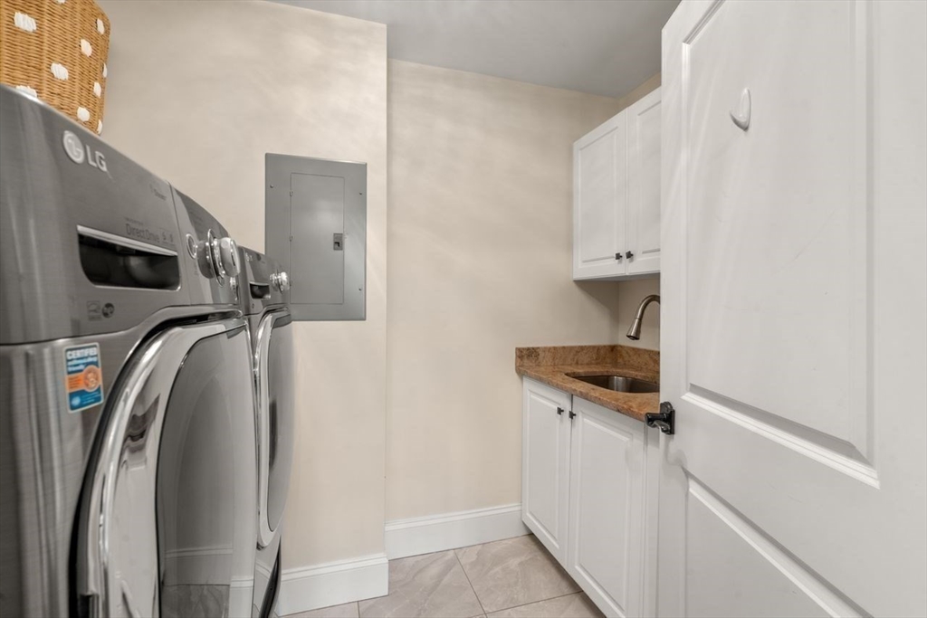 11 Briarwood Dr