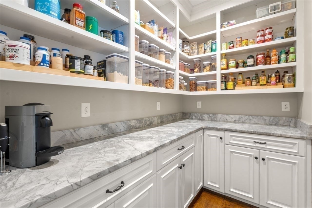 11 Briarwood Dr
