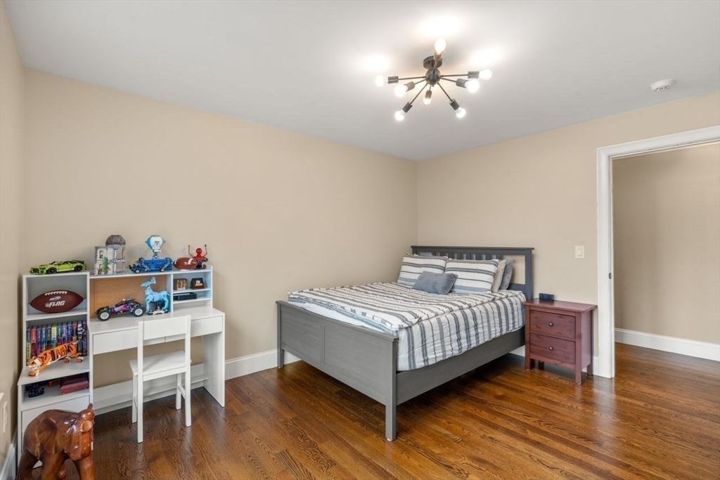 11 Briarwood Dr