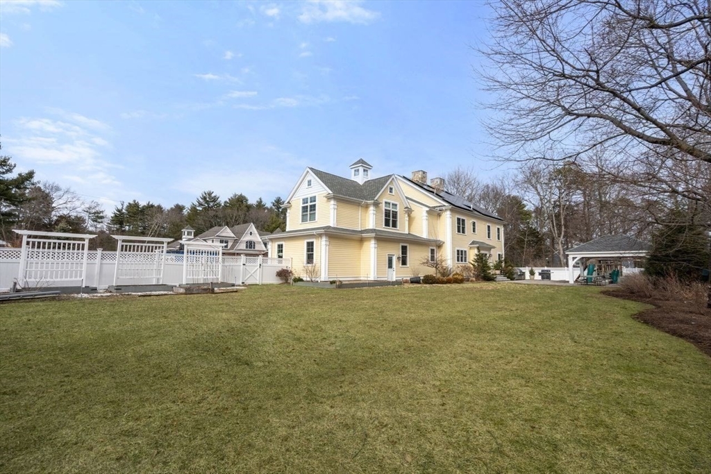 11 Briarwood Dr